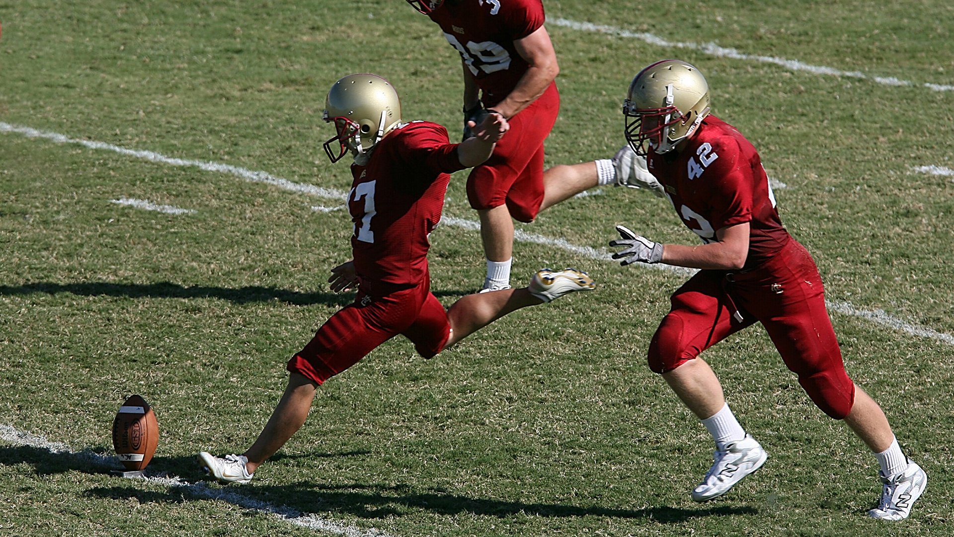 国际足球界倡导绿色环保,赛场和设备实现全面升级,足球国际赛的作用